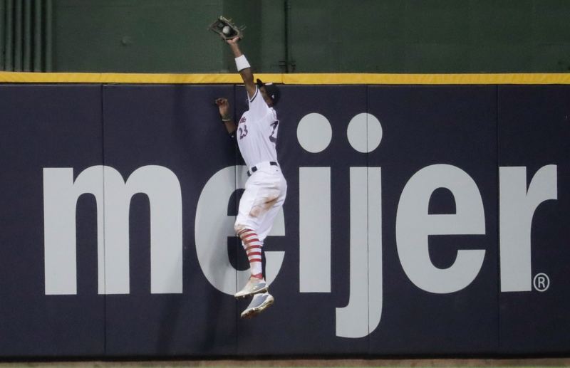 Illustration for article titled Brewers Outfielder Keon Broxton Was Pumped After His Fantastic Home-Run Robbery